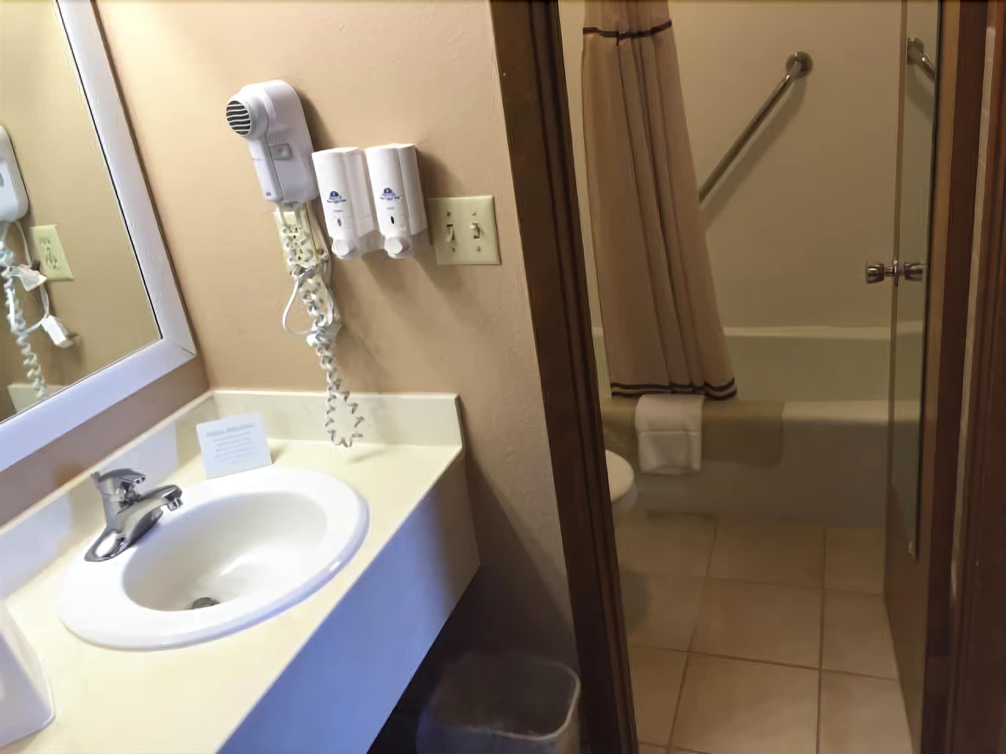 Americas Best Value Inn York Bagian luar foto