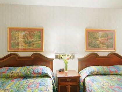 Americas Best Value Inn York Bagian luar foto